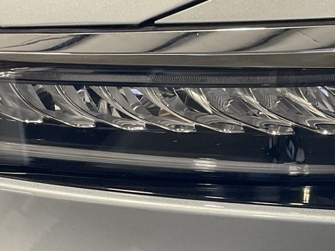 Used 2018 Honda Accord Touring image 9
