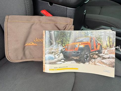 Used 2018 Jeep Wrangler Unlimited Sport AWD/4WD image 40