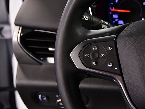 Used 2023 Chevrolet Traverse LT w/ Rear Camera Mirror Package image 19