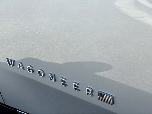 Used 2024 Jeep Wagoneer 4WD w/ Premium Group I image 23