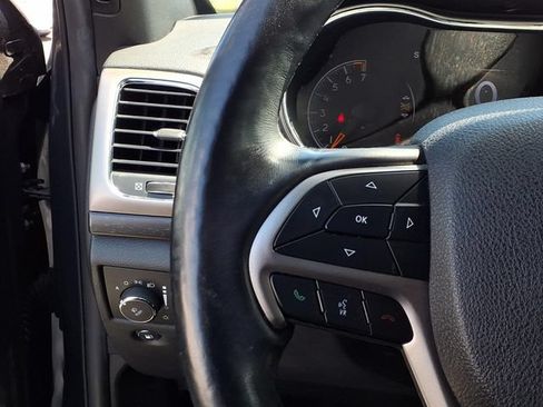 Used 2018 Jeep Grand Cherokee Altitude AWD/4WD image 13