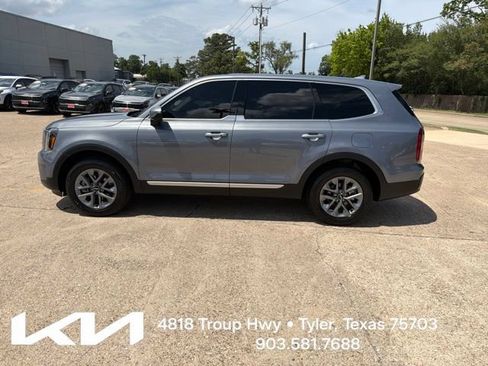 Certified 2025 Kia Telluride LX FWD image 7