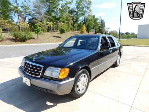 Used 1992 Mercedes-Benz 300 SE image 4