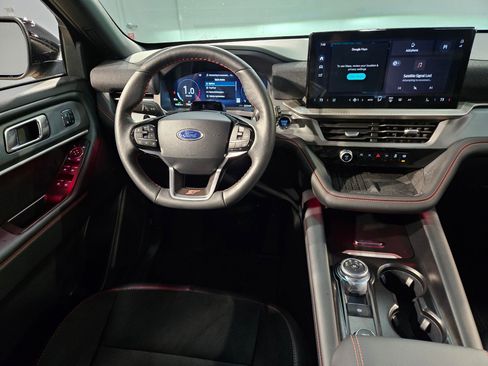 Used 2025 Ford Explorer ST AWD/4WD image 9