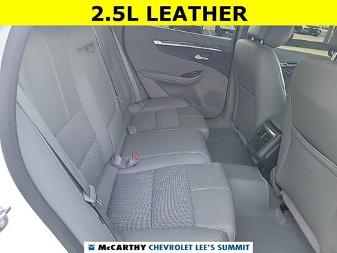 Used 2014 Chevrolet Impala LT w/ Convenience Package image 19