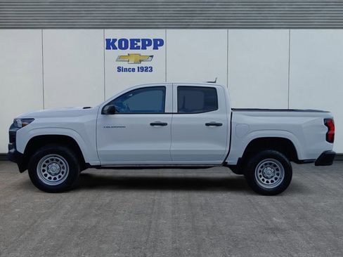 Used 2023 Chevrolet Colorado W/T RWD image 2