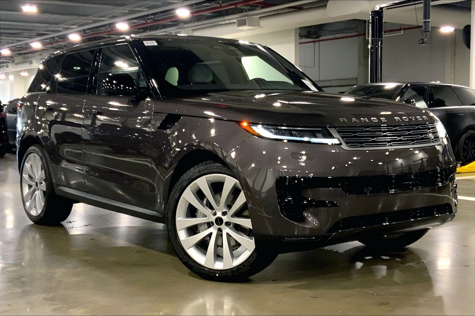 New 2027 Land Rover Range Rover Sport SE AWD/4WD image 2