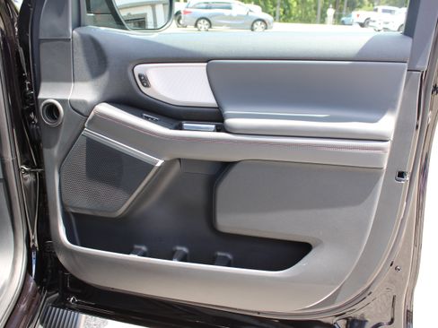 Used 2025 Ford Expedition Active AWD/4WD image 18