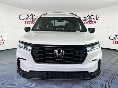 Used 2025 Honda Pilot Sport image 2