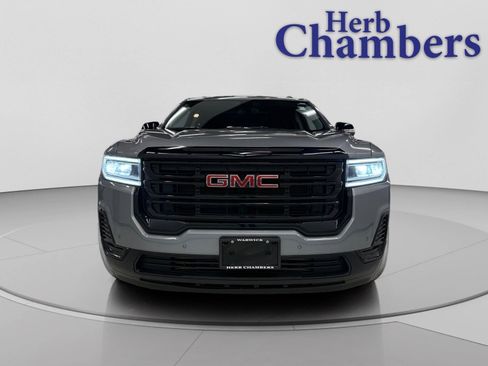 Used 2023 GMC Acadia SLE w/ Driver Convenience Package image 4