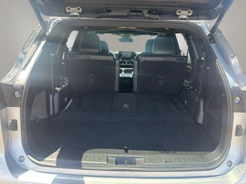 Used 2025 Toyota Highlander XSE AWD/4WD image 11