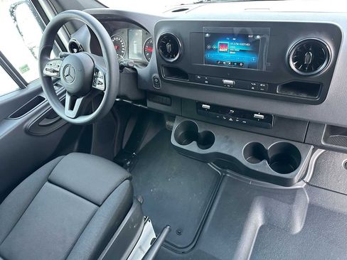 Used 2024 Mercedes-Benz Sprinter 2500 image 11