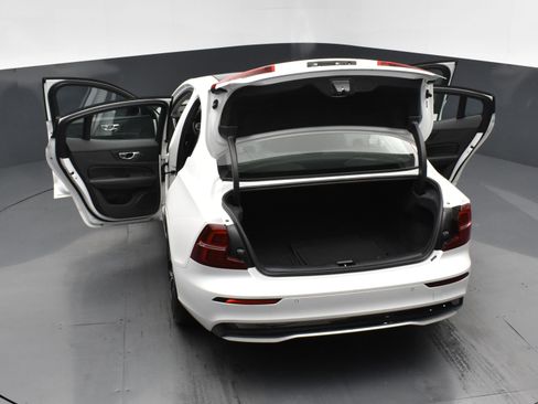 Used 2024 Volvo S60 B5 Core image 26