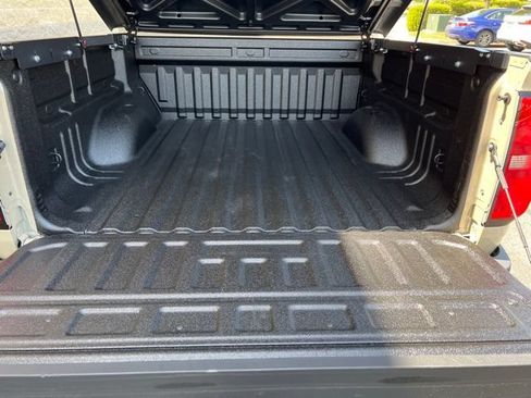 Used 2022 Chevrolet Colorado Z71 AWD/4WD image 31