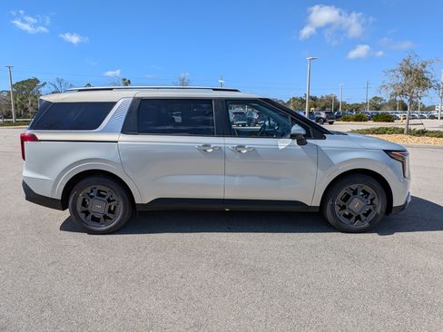 New 2026 Kia Carnival EX FWD image 4