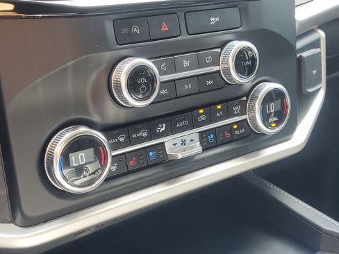 Used 2023 Ford Expedition XLT image 29