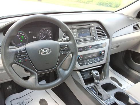Used 2016 Hyundai Sonata SE FWD image 12