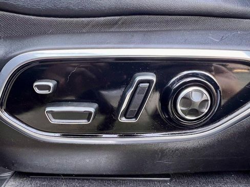 Used 2022 Jeep Grand Cherokee Overland w/ Luxury Tech Group IV image 32