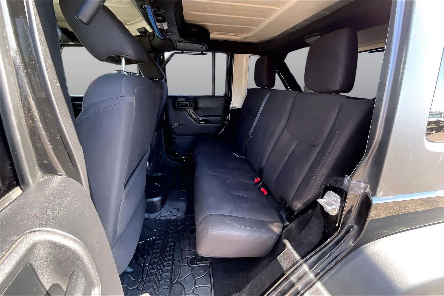 Used 2015 Jeep Wrangler Unlimited Sport AWD/4WD image 19