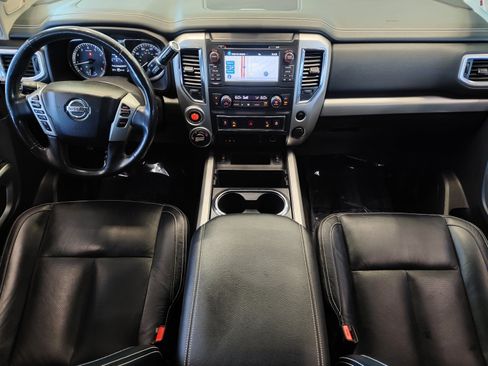 Used 2018 Nissan Titan PRO-4X w/ Pro-4x Convenience Package AWD/4WD image 3