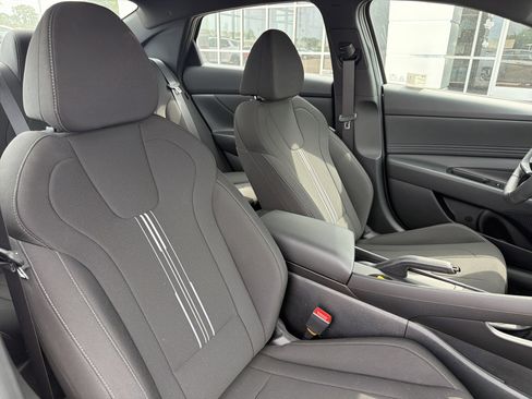 Used 2025 Hyundai Elantra Sport FWD image 7