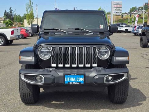 Used 2018 Jeep Wrangler Unlimited Sahara AWD/4WD image 8