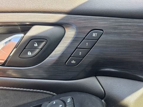 Used 2021 Chevrolet Traverse High Country AWD/4WD image 19