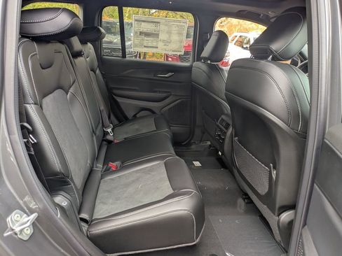 New 2025 Jeep Grand Cherokee Altitude image 29