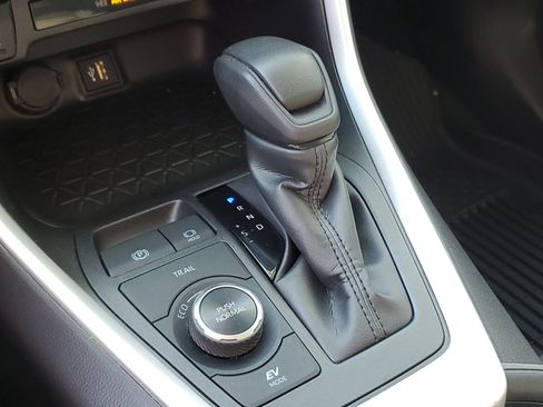 Certified 2025 Toyota RAV4 XLE AWD/4WD image 30