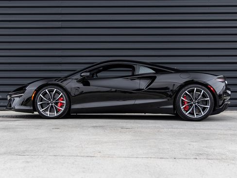 Used 2025 McLaren Artura image 10