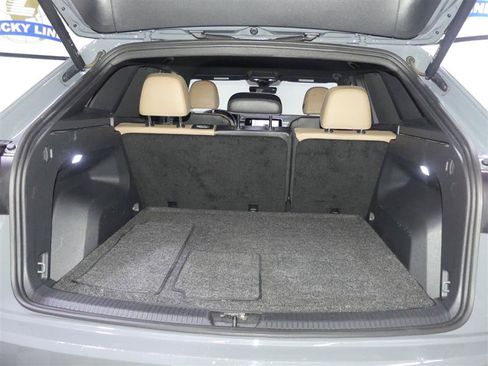 Used 2024 Volkswagen Atlas Cross Sport SE FWD image 9
