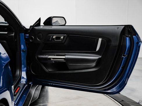 Used 2021 Ford Mustang Shelby GT500 w/ Carbon Fiber Track Pack image 83