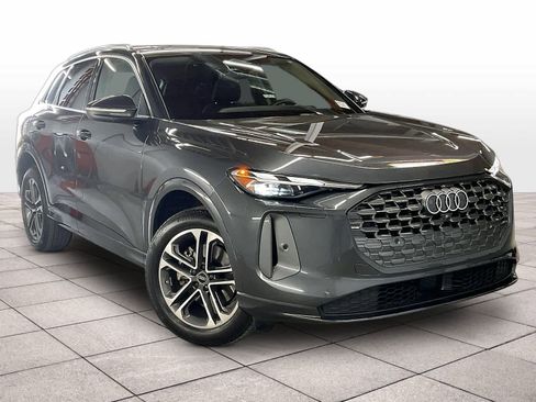 Used 2025 Audi Q5 Premium w/ Convenience Package image 2