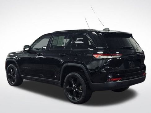 Used 2023 Jeep Grand Cherokee Limited w/ Black Appearance Package image 9