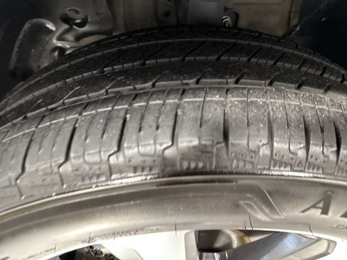 Used 2025 Honda Pilot Touring image 11