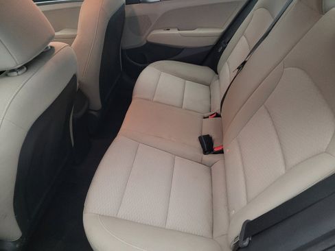 Used 2019 Hyundai Elantra SE image 18