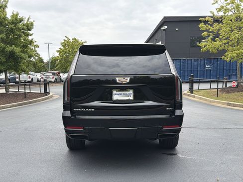 Used 2026 Cadillac Escalade Platinum Sport w/ LPO, Floor Liner Package AWD/4WD image 17