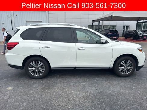 Used 2019 Nissan Pathfinder SL FWD image 2