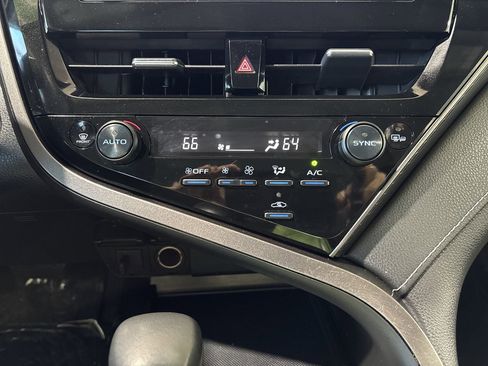 Used 2024 Toyota Camry SE w/ Convenience Package image 19