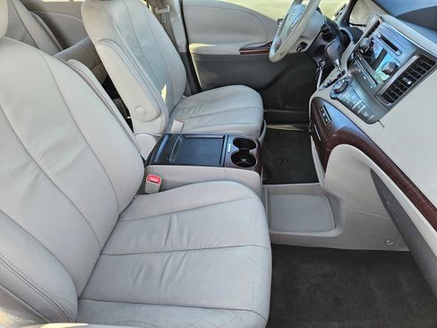 Used 2011 Toyota Sienna XLE image 25