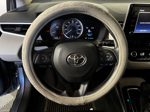 Used 2020 Toyota Corolla LE FWD image 9