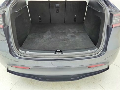 Used 2024 Tesla Model Y 2WD image 14