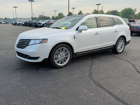 Used 2018 Lincoln MKT AWD w/ Technology Package image 2