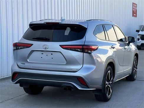 Used 2021 Toyota Highlander XSE image 4