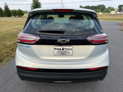 Used 2023 Chevrolet Bolt LT w/ Driver Confidence Package FWD image 5