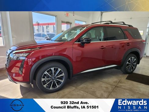 New 2026 Nissan Pathfinder Platinum w/ Cargo Package AWD/4WD image 3