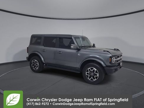 Used 2024 Ford Bronco Outer Banks AWD/4WD image 2