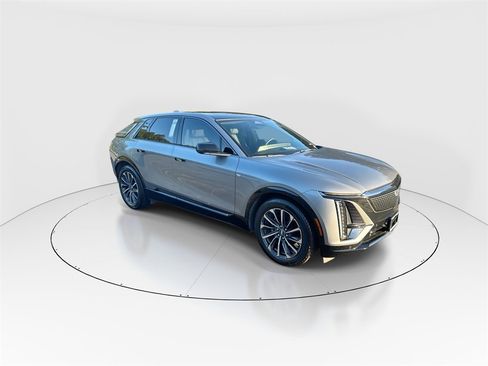 Used 2024 Cadillac Lyriq Sport image 2