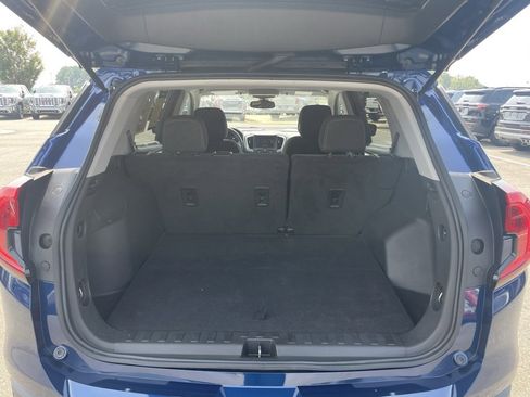Used 2023 GMC Terrain SLE image 31