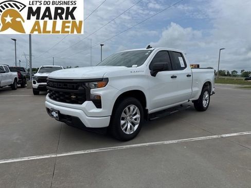Used 2023 Chevrolet Silverado 1500 Custom image 2